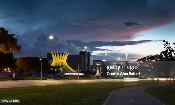 brasilia, brasilia federal district, brazil. - catedral metropolitana imagens e fotografias de stock