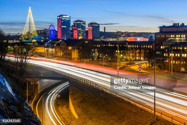 traffic light trails - national day in sweden 2017 stockfoto's en -beelden