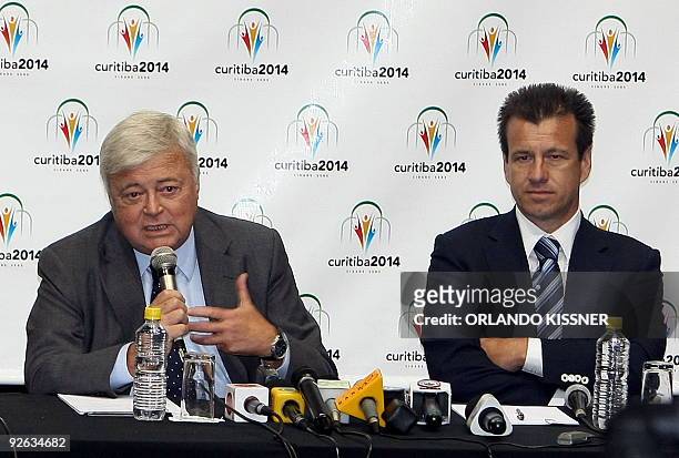 The president of the Brazilian Football Confederation, Ricardo Teixeira , and the head coach of the Brazilian national squad, Dunga, offer a press...