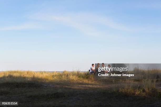 family resting at seaside - dog eats out girl stock-fotos und bilder