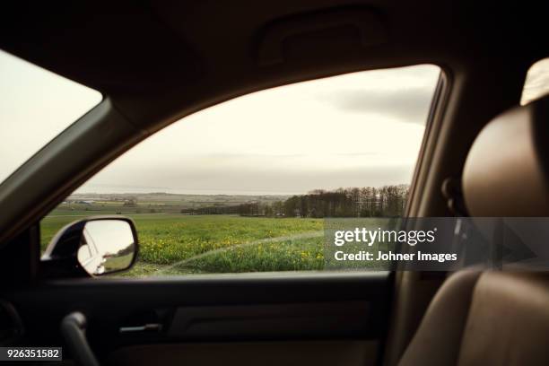 rural landscape seen through car window - interior del vehículo fotografías e imágenes de stock