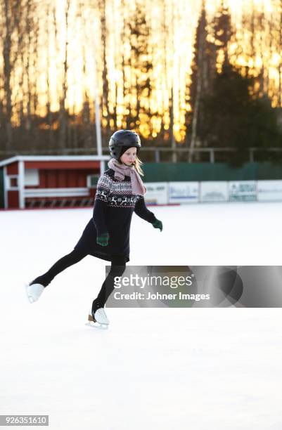 girl ice skating - figure skating child stock pictures, royalty-free photos & images