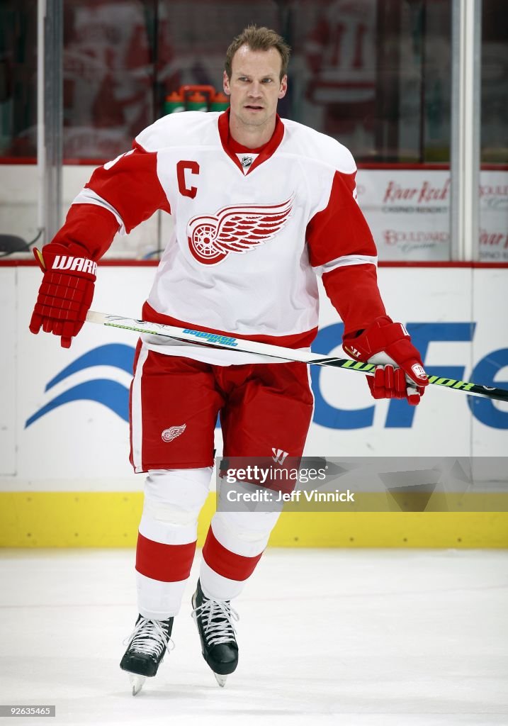 Detroit Red Wings v Vancouver Canucks