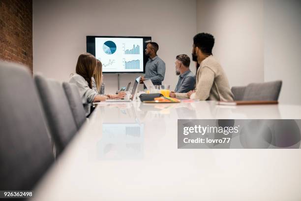 Computer Presenting Powerpoint Computer Presentation Photos and Premium High Res Pictures ...