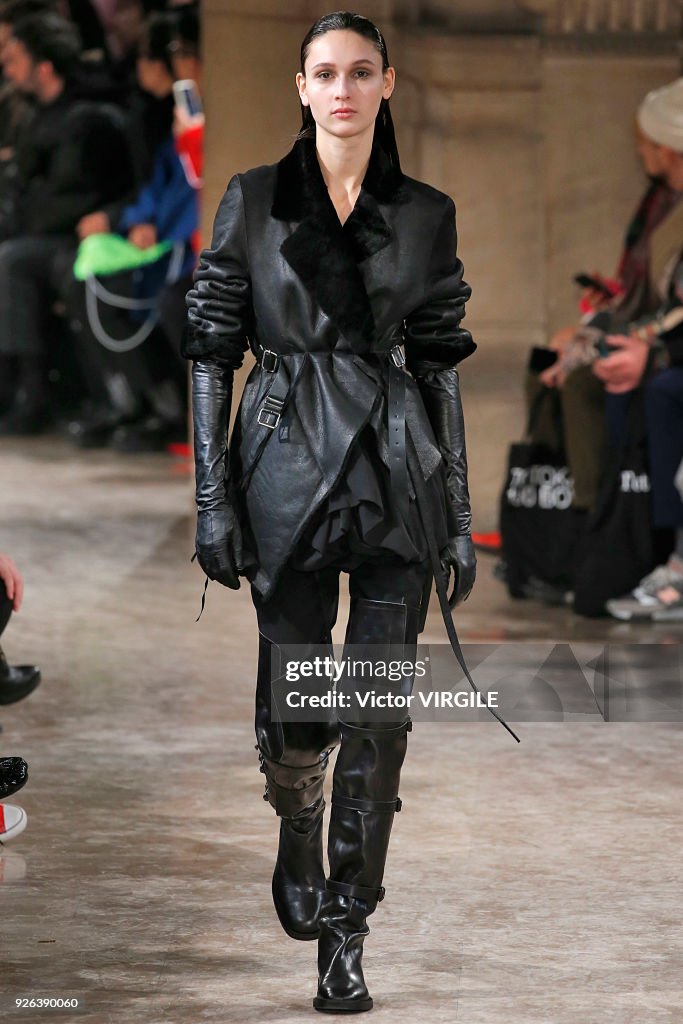 Ann Demeulemeester : Runway - Paris Fashion Week Womenswear Fall/Winter 2018/2019