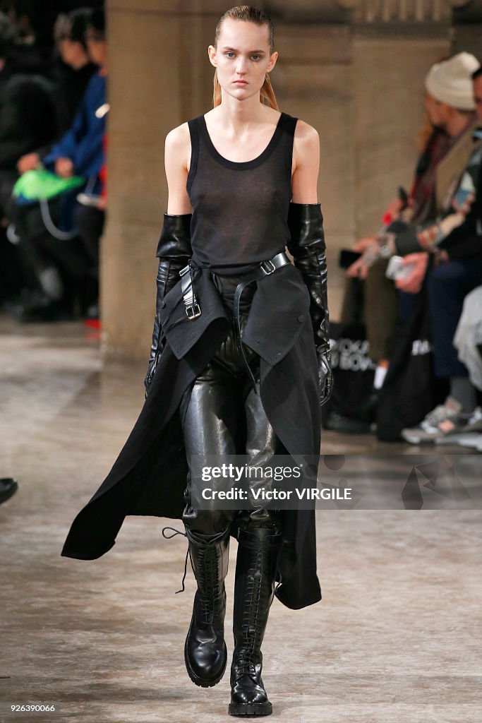 Ann Demeulemeester : Runway - Paris Fashion Week Womenswear Fall/Winter 2018/2019