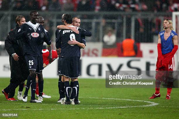 Ludovic Sané of Bordeaux, Matthieu Chalmé and Fernando Cavenaghi celebrate the 2-0 victory and Anatoliy Tymoshchuk of Bayern looks dejected after the...