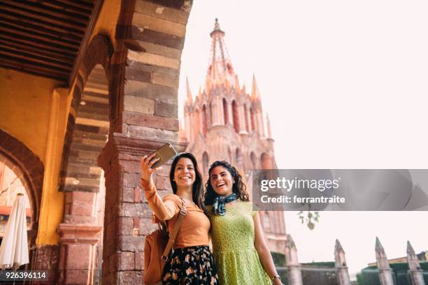 amigas viajar méxico - san miguel de allende fotografías e imágenes de stock