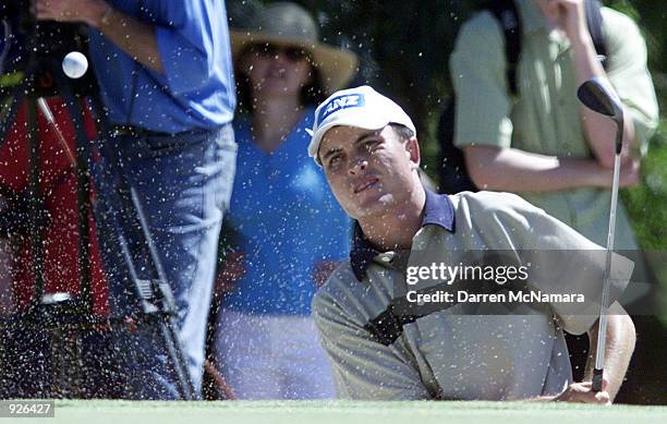 Scott Gardiner from New South Wales, chipps onto the green, during the third round of the 2001 ANZ Victorian Open Championship, which is being played...