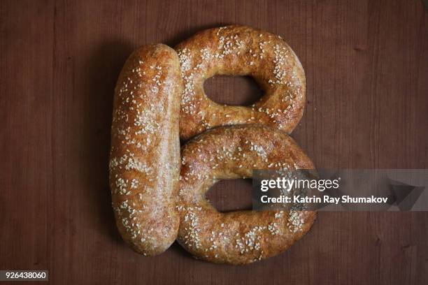 letter b - bread alphabet - alphabet hand made stock-fotos und bilder