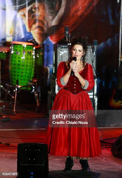 Jodie Prenger performs before the annual switch on of Regent Street Christmas Lights on November 3, 2009 in London, England.