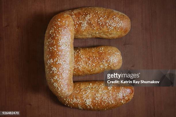 letter e - bread alphabet - alphabet hand made stock-fotos und bilder