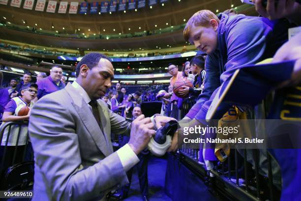 Stephen A. Smith of ESPN signs an autograph during the game between between the Golden State Warriors and against the New York Knicks on February 26,...