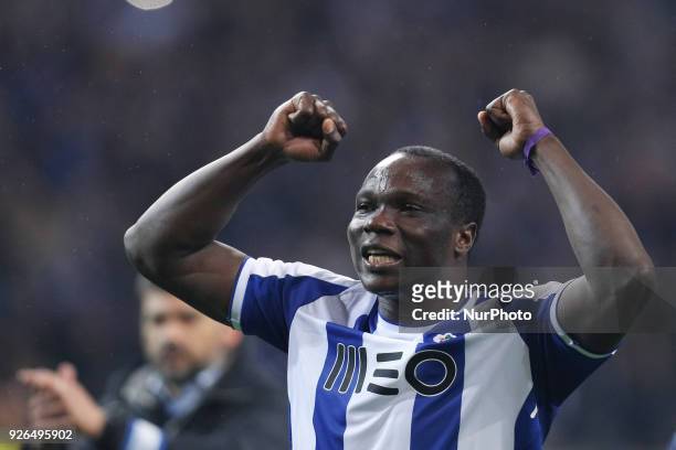Porto's Cameroonian forward Vincent Aboubakar celebrates the victory in the game during the Premier League 2017/18, match between FC Porto and...