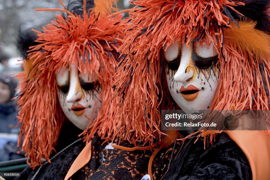 Bizarre femme deux masques de carnaval de Bâle à Bâle (XXL