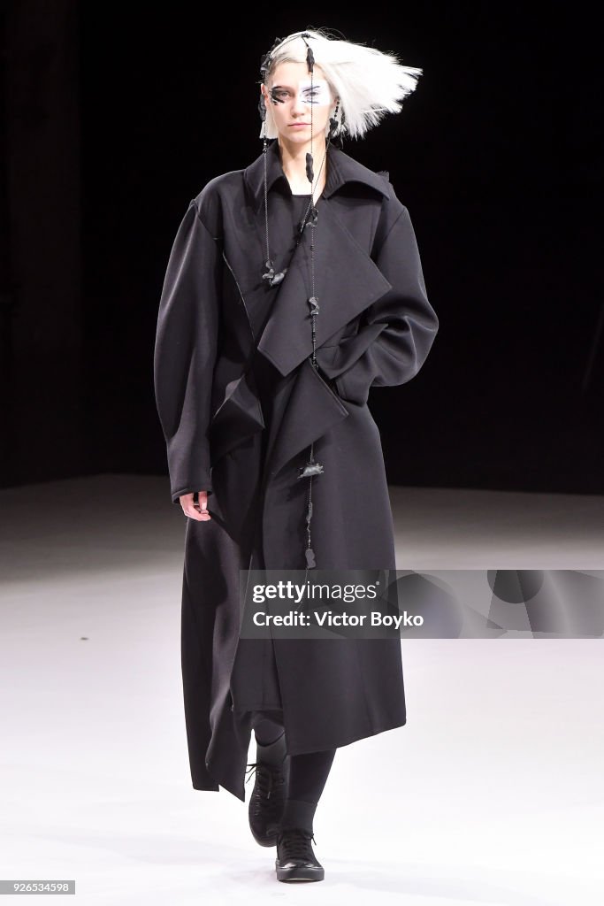 Yohji Yamamoto: Runway - Paris Fashion Week Womenswear Fall/Winter 2018/2019