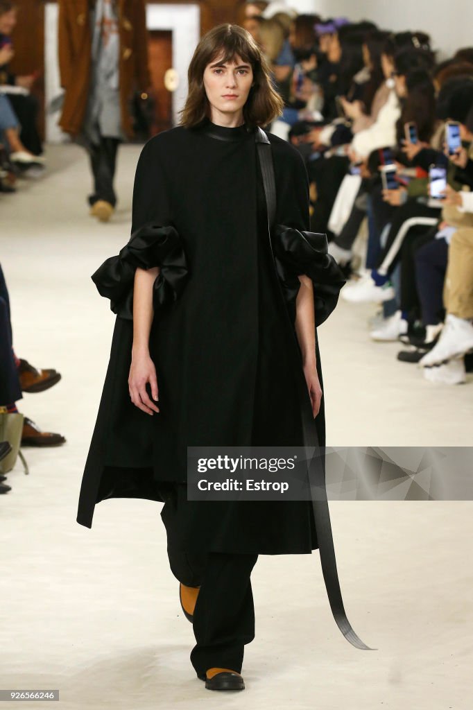 Loewe : Runway - Paris Fashion Week Womenswear Fall/Winter 2018/2019