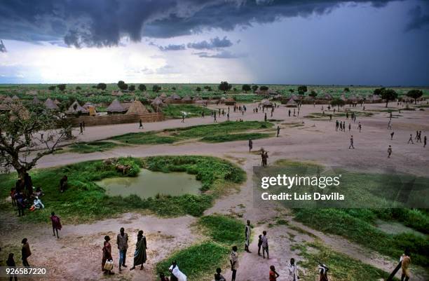 around waat village. south sudan - スーダン ストックフォトと画像