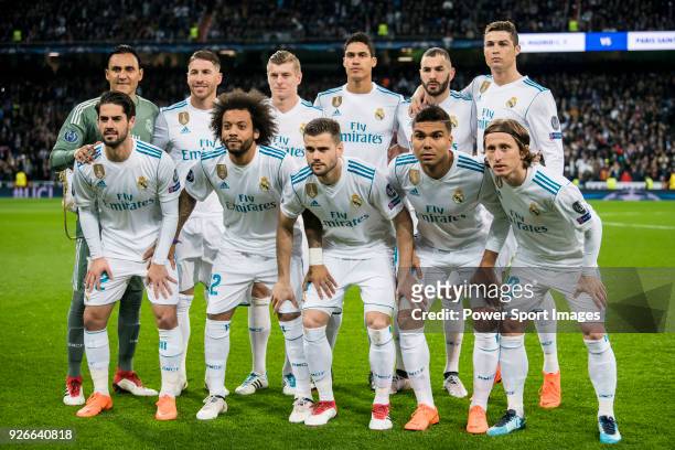 Players of Real Madrid line up and pose for a photo prior to the UEFA Champions League 2017-18 Round of 16 match between Real Madrid vs Paris Saint...