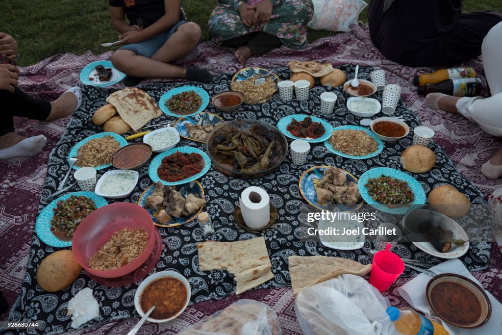 Refeição de iftar Ramadan em Diyarbakir, Turquia