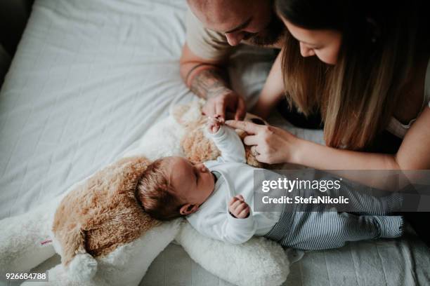 parents home from hospital with newborn baby - baby with parents imagens e fotografias de stock