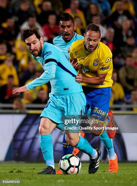 Lionel Messi of Barcelona is tackled by Dani Castellano of Las Palmas during the La Liga match between Las Palmas and FC Barcelona at Estadio Gran...