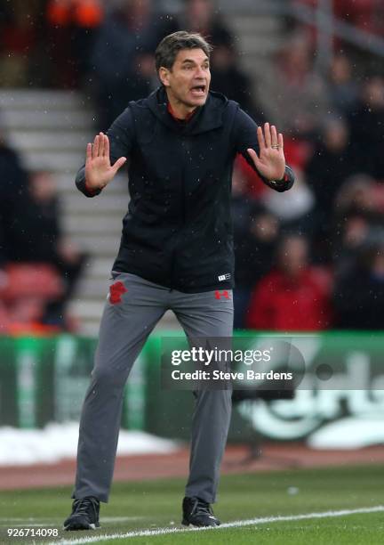 Mauricio Pellegrino, Manager of Southampton gives his team instructions during the Premier League match between Southampton and Stoke City at St...