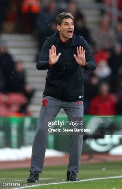 Mauricio Pellegrino, Manager of Southampton gives his team instructions during the Premier League match between Southampton and Stoke City at St...