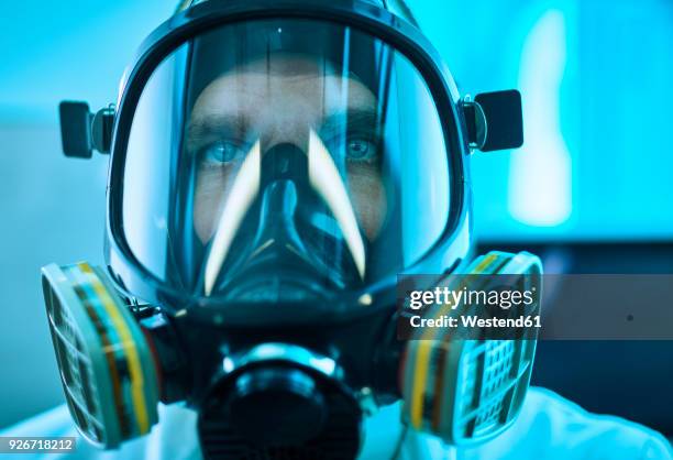 portrait of man wearing respirator - gasmaske stock-fotos und bilder