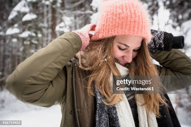 smiling young woman outdoors in winter - winter cap stock pictures, royalty-free photos & images