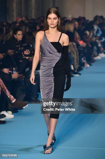 Myrthe Bolt walks the runway during the Off-White show as part of the Paris Fashion Week Womenswear Fall/Winter 2018/2019 on March 1, 2018 in Paris,...