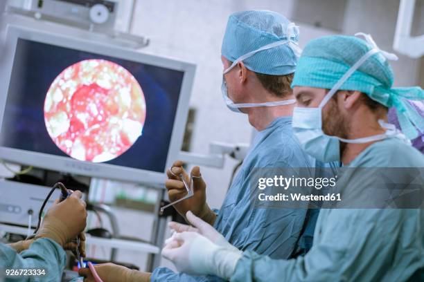 neurosurgeons in scrubs during an operation - laparoscopy stockfoto's en -beelden