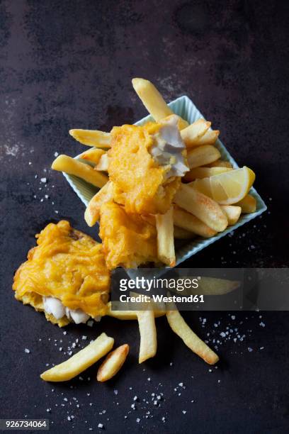fish and chips with lemon slice - fish and chips stock pictures, royalty-free photos & images