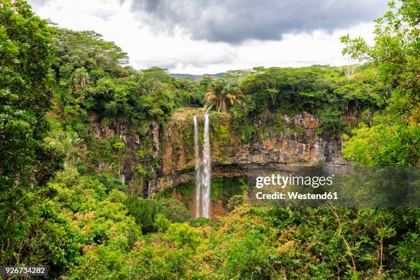 mauritius, chamarel, chamarel waterfall - chamarel waterfall stock pictures, royalty-free photos & images