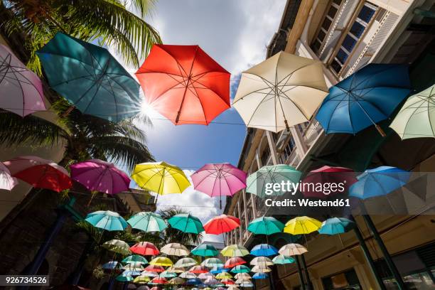 mauritius, port louis, caudan waterfront, umbrella square - port louis bildbanksfoton och bilder