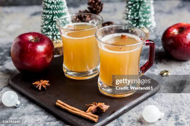 apple punch, apple, cinnamon, star anise - apfelpunsch stock-fotos und bilder