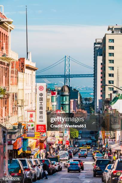 usa, california, san francisco, chinatown, bay bridge - barrio chino fotografías e imágenes de stock