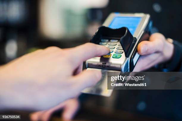 man using credit card reader, close-up - marcar el número de identificación personal fotografías e imágenes de stock