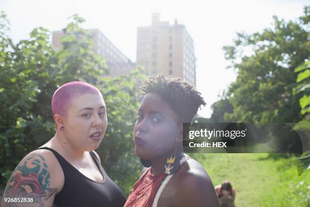 two young women at a park - the big friendly giant film 2016 stock-fotos und bilder