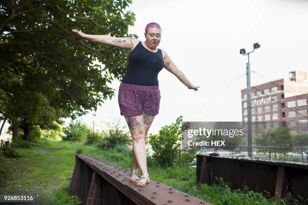 a young woman balancing on a bench - the big friendly giant film 2016 stock-fotos und bilder