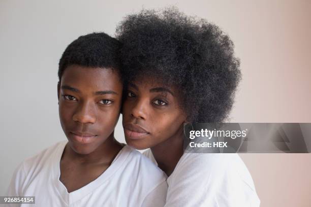 portrait of a teenage boy and his mother - guancia a guancia foto e immagini stock