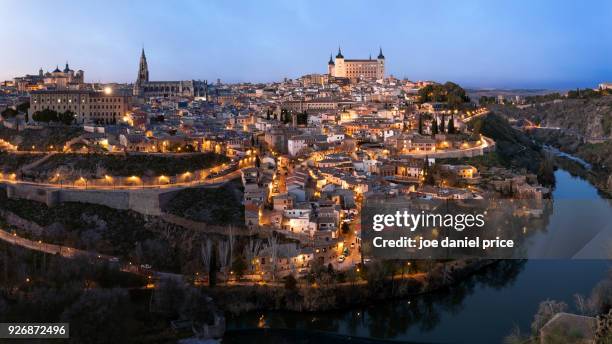 blue hour, panorama, alcázar de toledo, toledo, spain - segovia stock-fotos und bilder