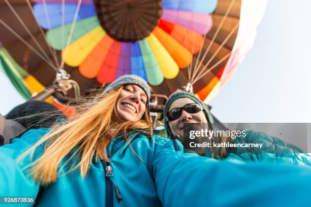 mother daughter on a hot air balloon flight - mongolfiera foto e immagini stock