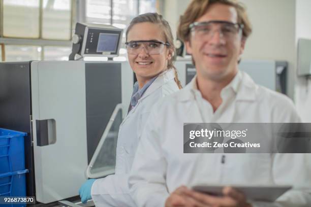 Threaded Workers Thread (Computing) Photos and Premium High Res Pictures - Getty Images