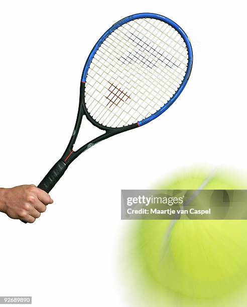 raquete de ténis e bola - tennis racket imagens e fotografias de stock