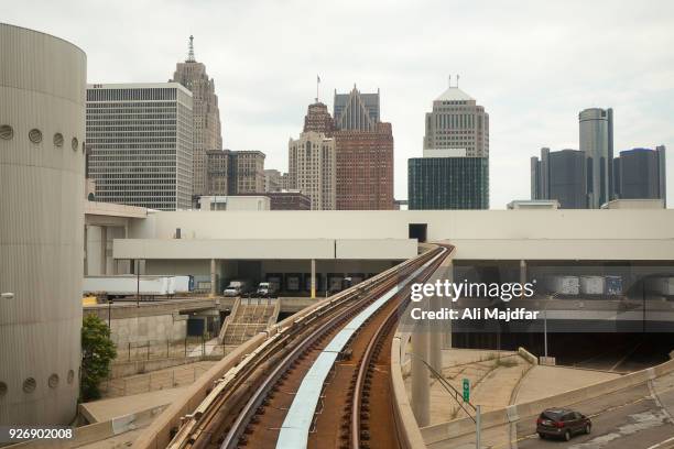 detroit people mover rail - detroit people mover stock pictures, royalty-free photos & images