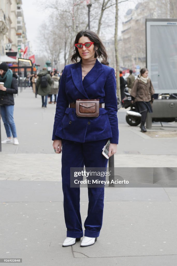 Street Style : Paris Fashion Week Womenswear Fall/Winter 2018/2019 : Day Six