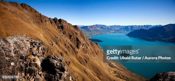 lake wakatipu scenery with mountains, queenstown, south island, new zealand - lake wakatipu stock pictures, royalty-free photos & images