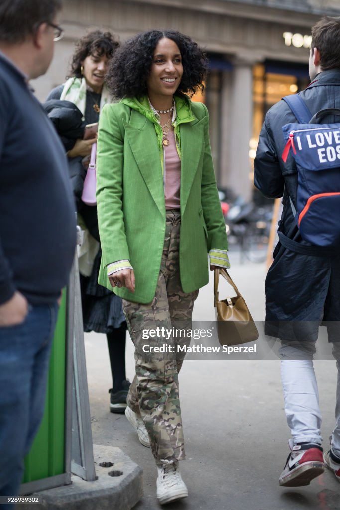Street Style : Paris Fashion Week Womenswear Fall/Winter 2018/2019 : Day Six