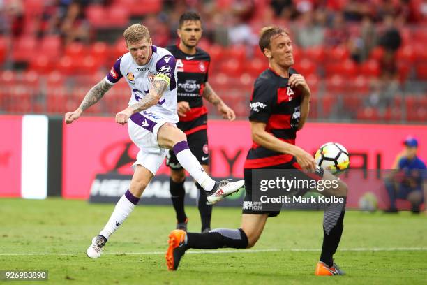 Andy Keogh of the Glory shoots at goal during the round 23 A-League match between the Western Sydney Wanderers and the Perth Glory at Spotless...